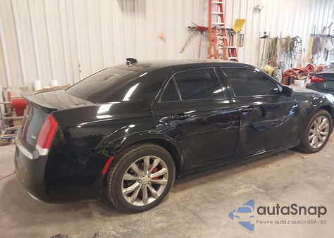 2015 Chrysler 300 Limited z USA, uszkodzony, nr VIN 2C3CCARG8FH887415